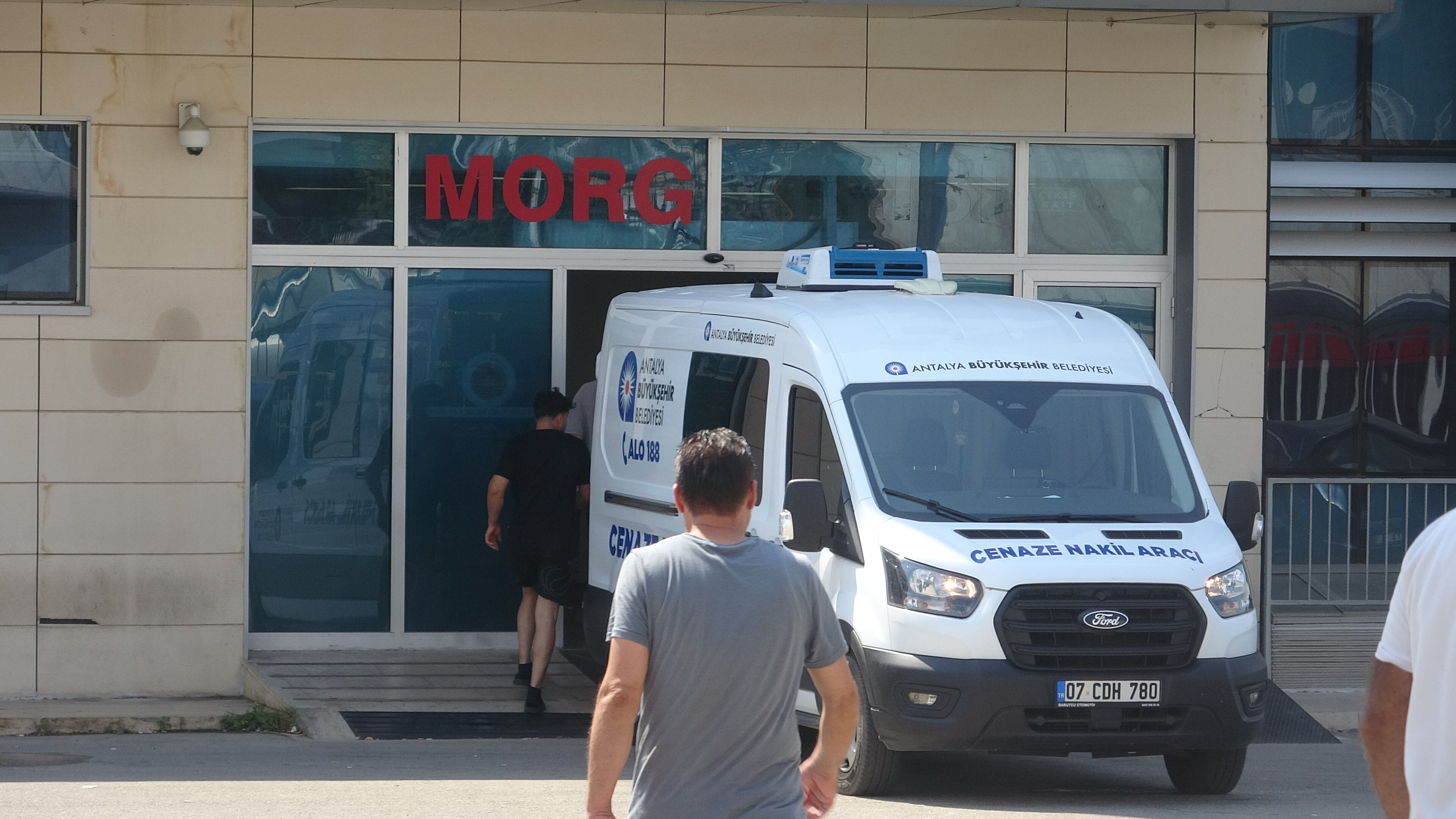 Antalya'da 24 Yaşındaki Hemşire Hayatını Kaybetti (5)