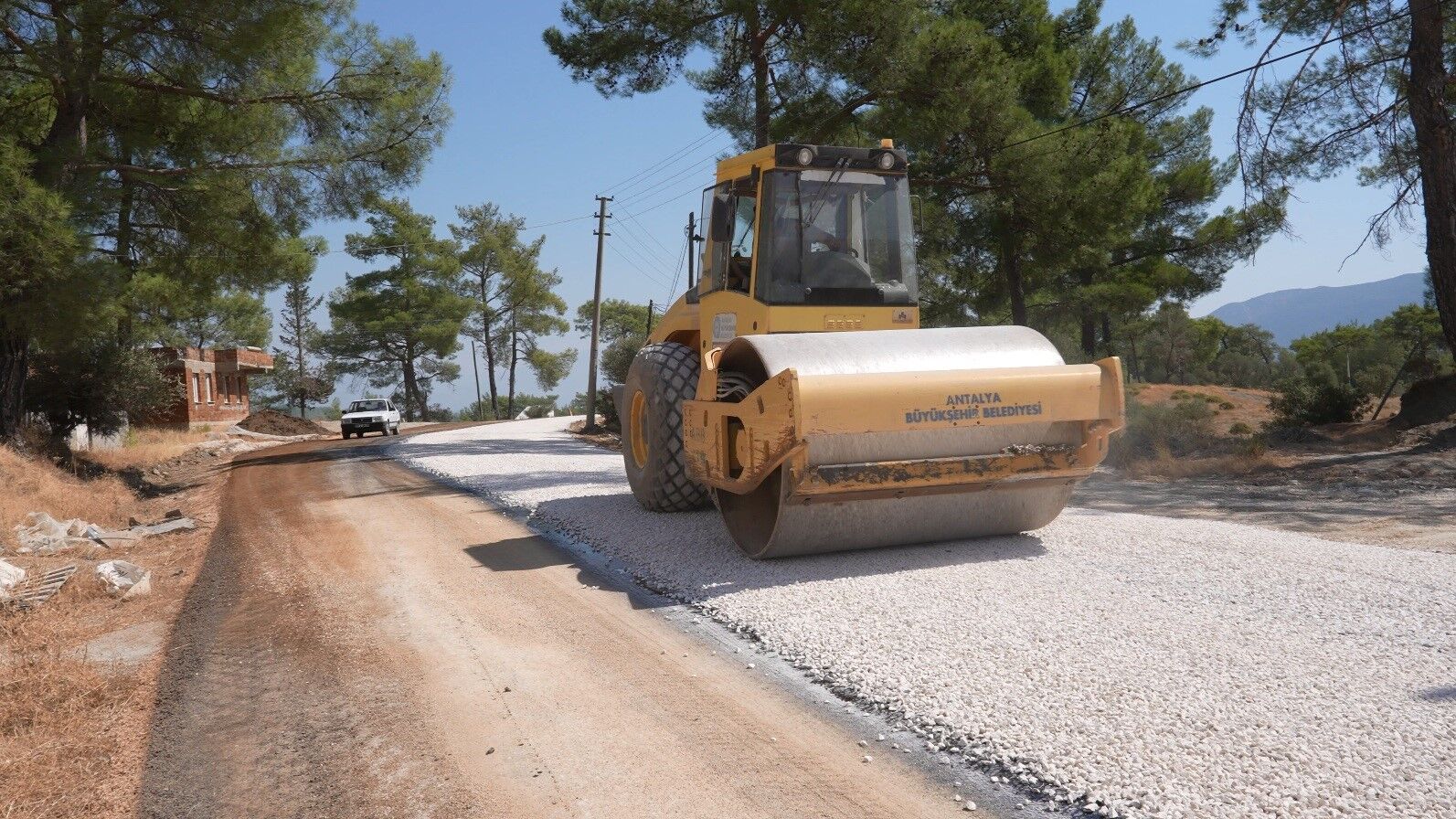 Antalya'da 3 Mahallesinin Yolu Yenileniyor (3)