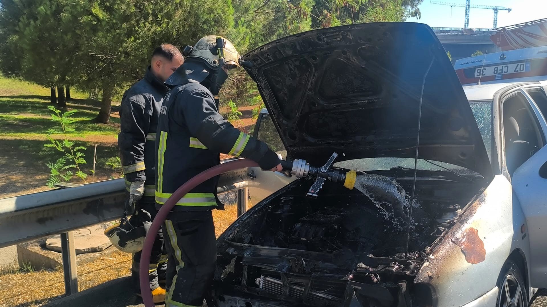 Antalya'da Alev Alan Otomobilin Içinden Eşiyle Son Anda Kaçtı (6)