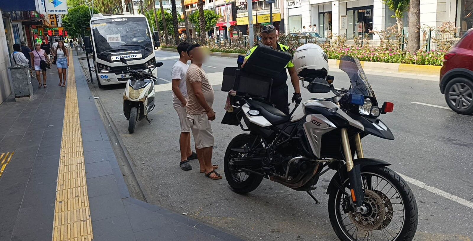 Antalya'da Arkadaşından Emanet Motor Aldı, Ehliyeti Gitti (1)
