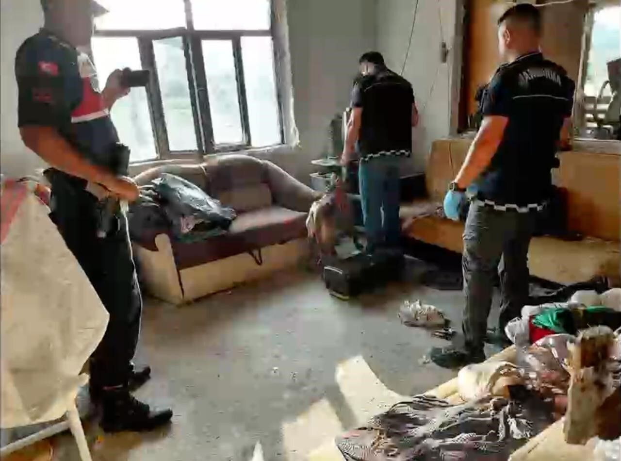 Antalya'da Çadırın Arkasına Sakladıkları Şok Etti (3)