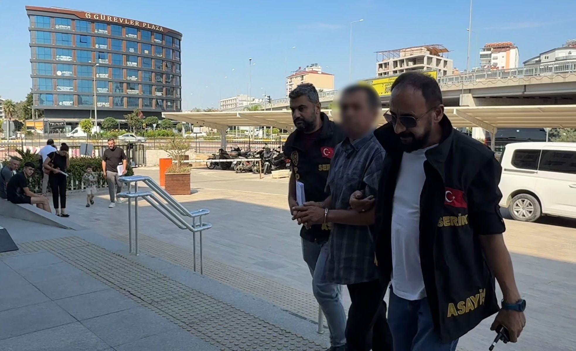 Antalya'da Çöp Poşetli Kundakçı Yakalandı (1)