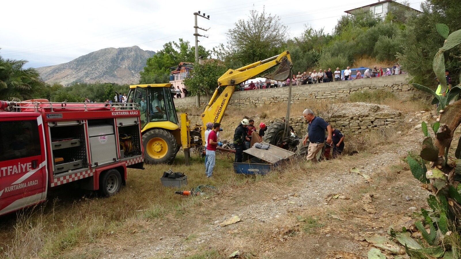 Antalya'da Edebiyat Öğretmeni Traktörün Altında Can Verdi (3)