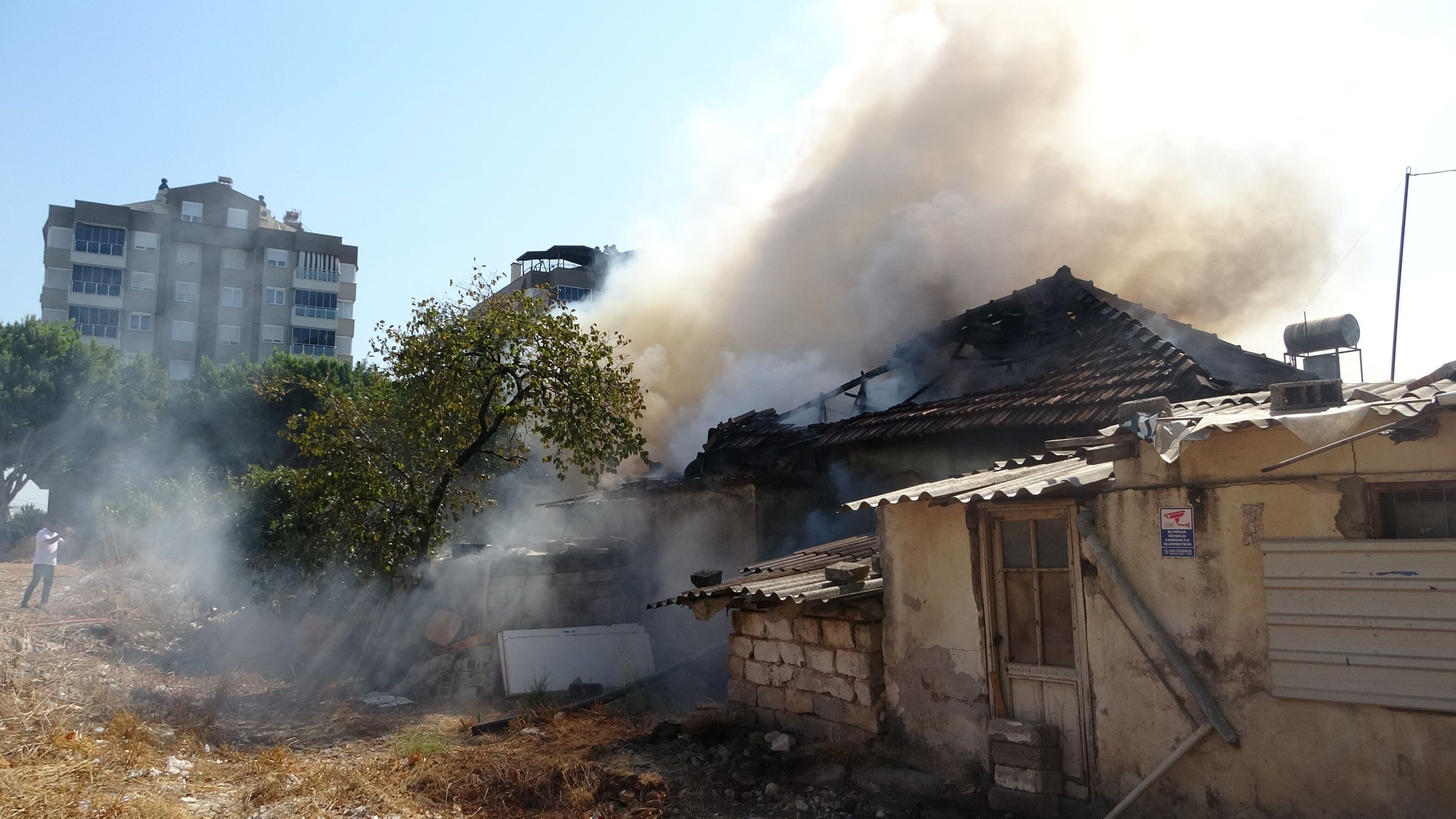 Antalya'da Evleri Yanarken Ikisi De Aynı Şeyi Düşündü (2)