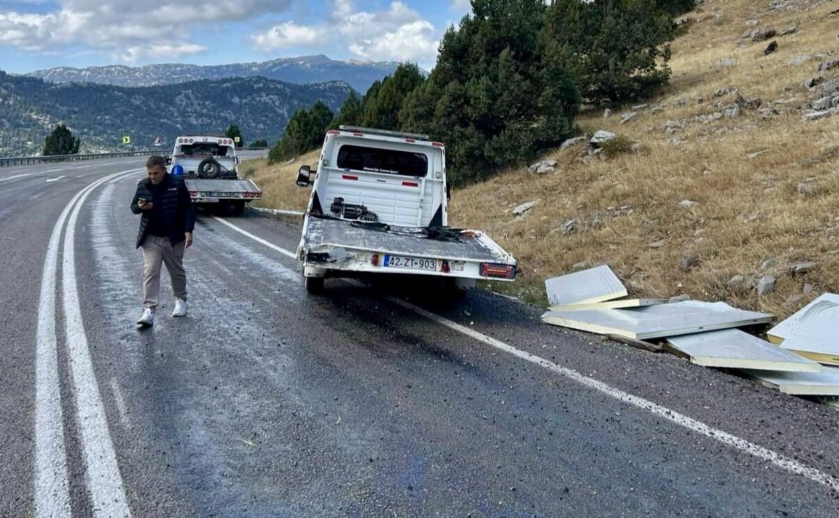 Antalya'da Farklı Saatlerde Aynı Yerde Kaza (1)