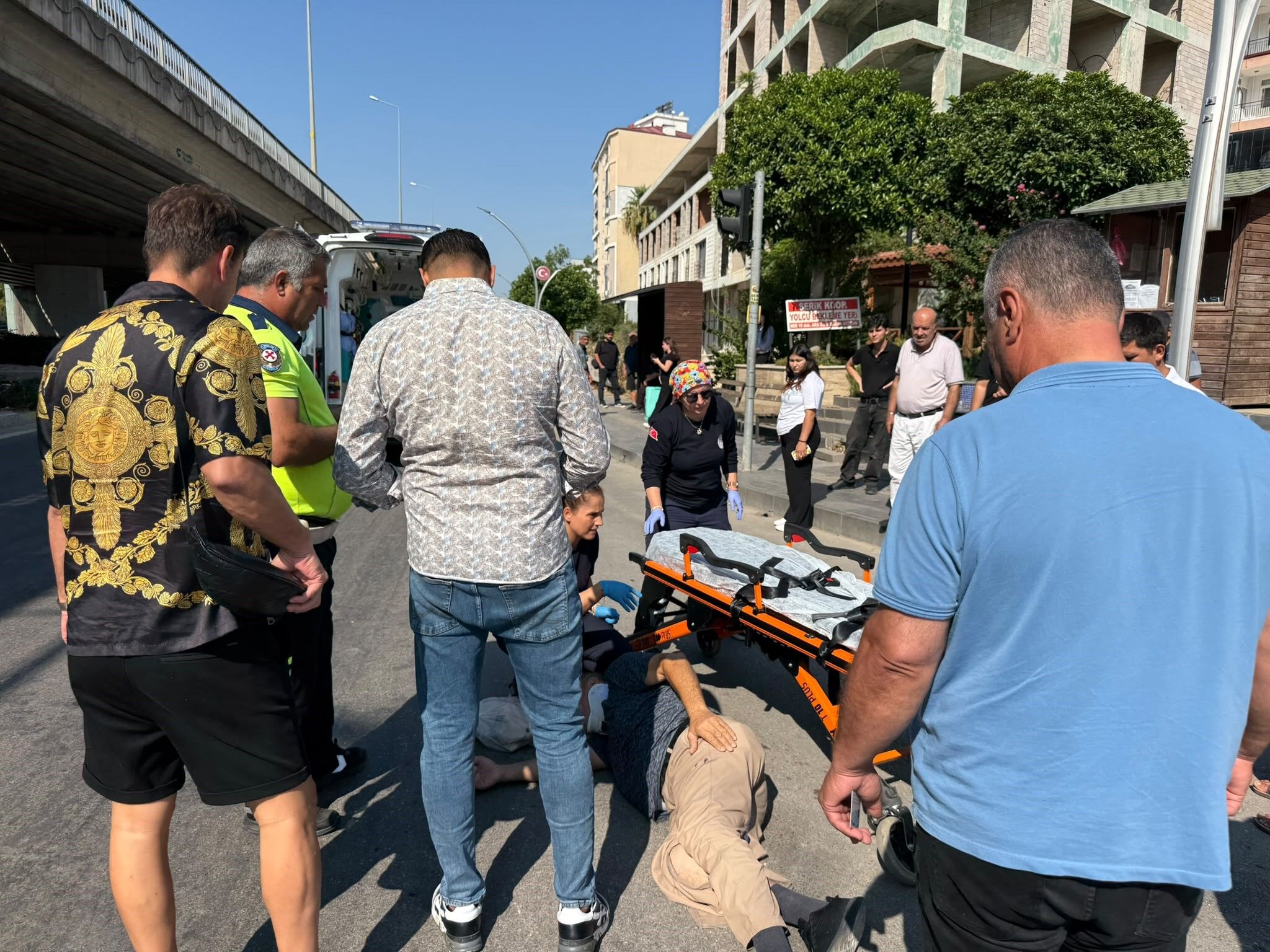 Antalya'da Geçirdiği Kaza Sonrası Sedyede Mesaj Atmaya Başladı (4)