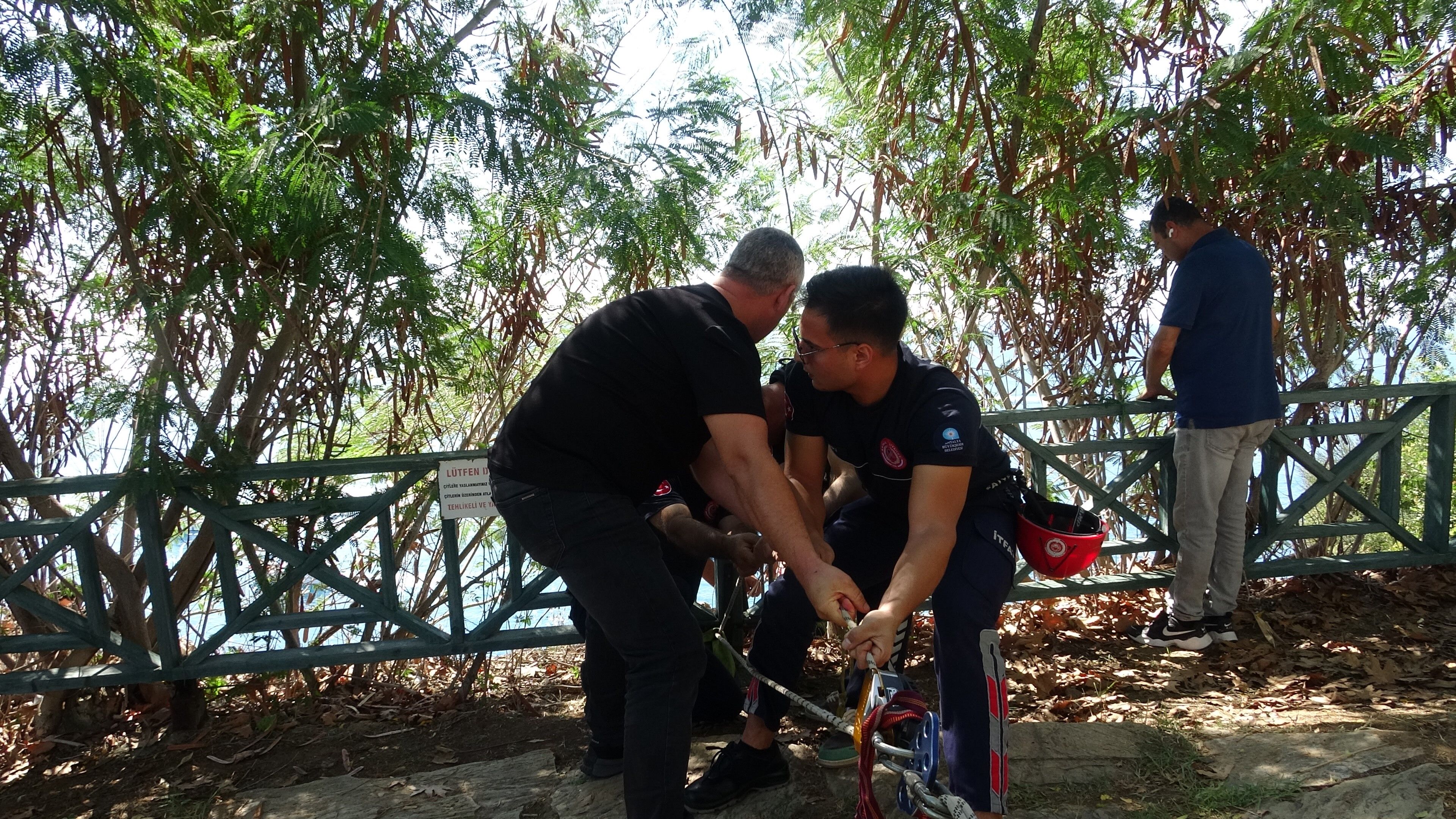 Antalya'da Iki Gündür Kayıptı! Falezlerde Csedi Bulundu (2)