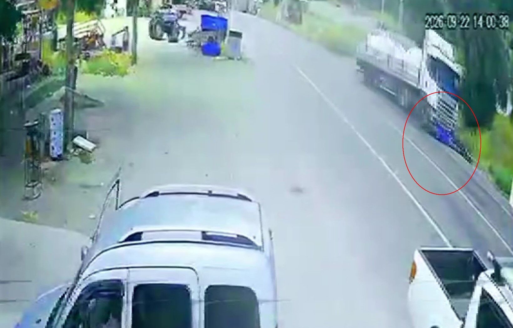 Antalya'da Kamyonun Önünde Yeni Aldığı Motorla Metrelerce Sürüklendi! Vi̇deo İzle (4)
