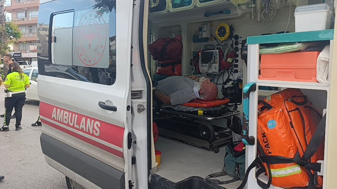 Antalya'da Kazada Yaralılar Araçta Kaldı (3)