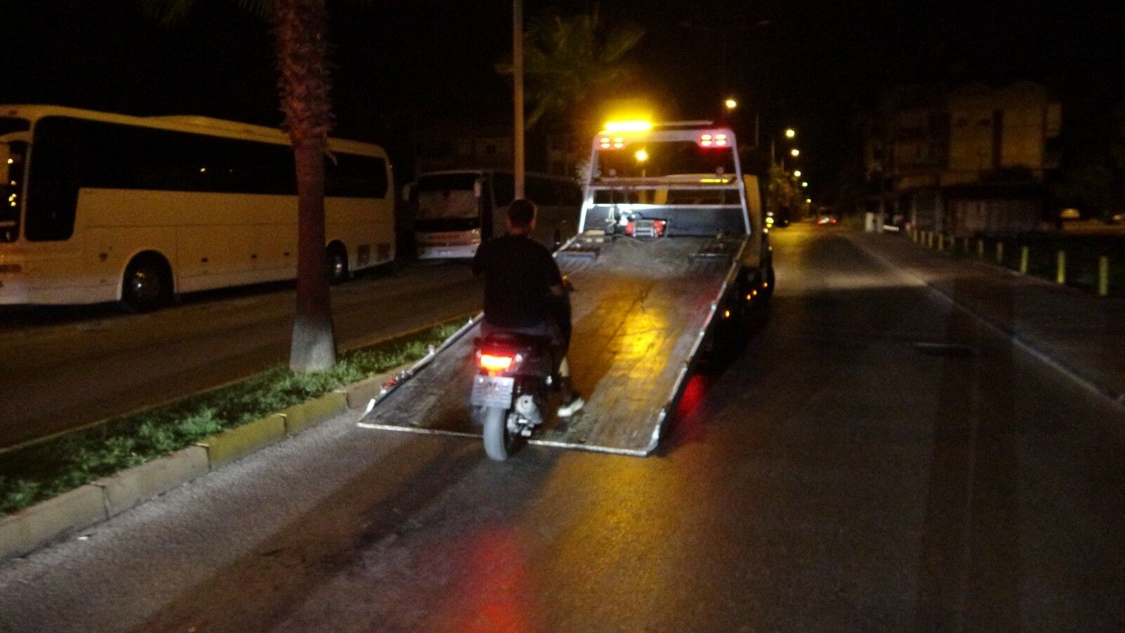 Antalya'da Motosiklet Sürücüsünün Ihlallerinin Bedeli Ağır Oldu (2)