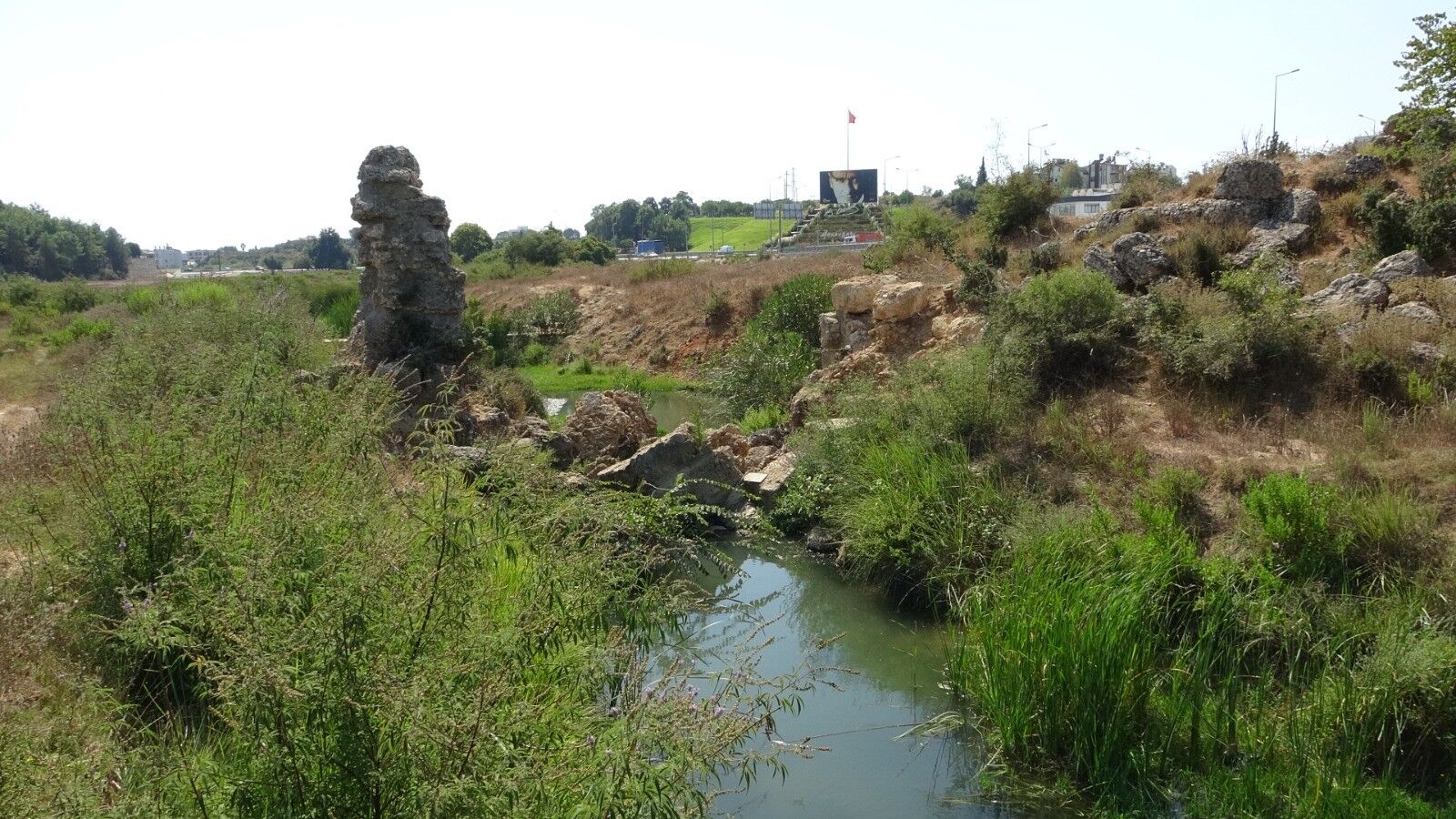 Antalya'da O Antik Kentin Tarihi Kemerleri Tahrip Oluyor (3)