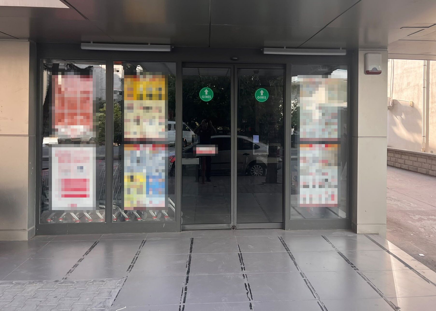Antalya'da O Zincir Markete Mühür Vuruldu (1)