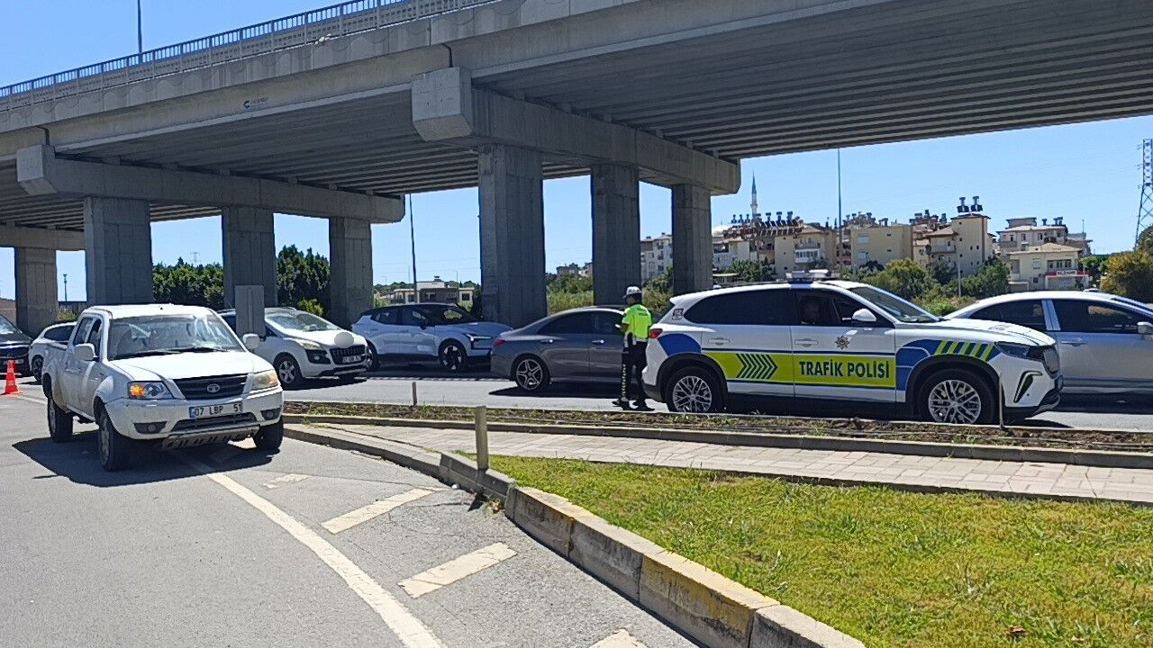 Antalya'da Polisi Alarma Geçiren Kamyonetin Sırrı (2)