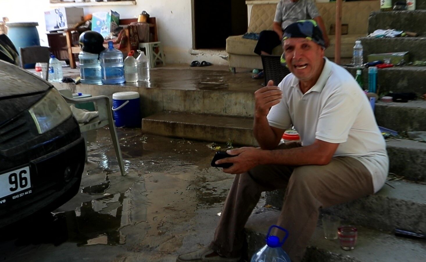 Antalya'da Serası Yandı Ama Onu Asıl Ağlatan Baba Yadigarı Oldu (2)