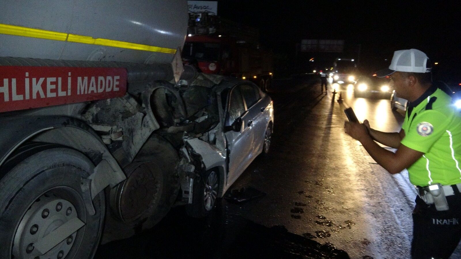 Antalya'da Tankerin Altında Sıkıştı! (2)
