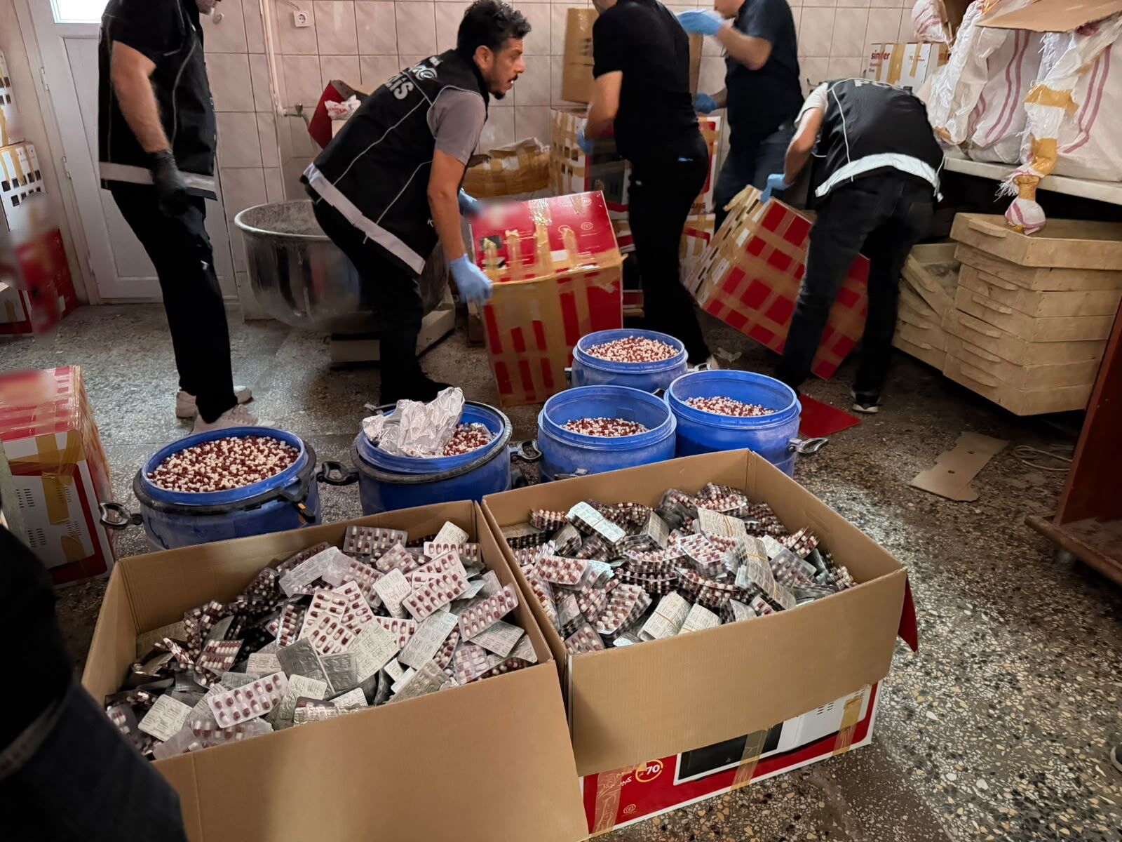 Antalya’da Yakalandı, Fırından Varil Dolusu Milyonlarca Hap Çıktı (5)