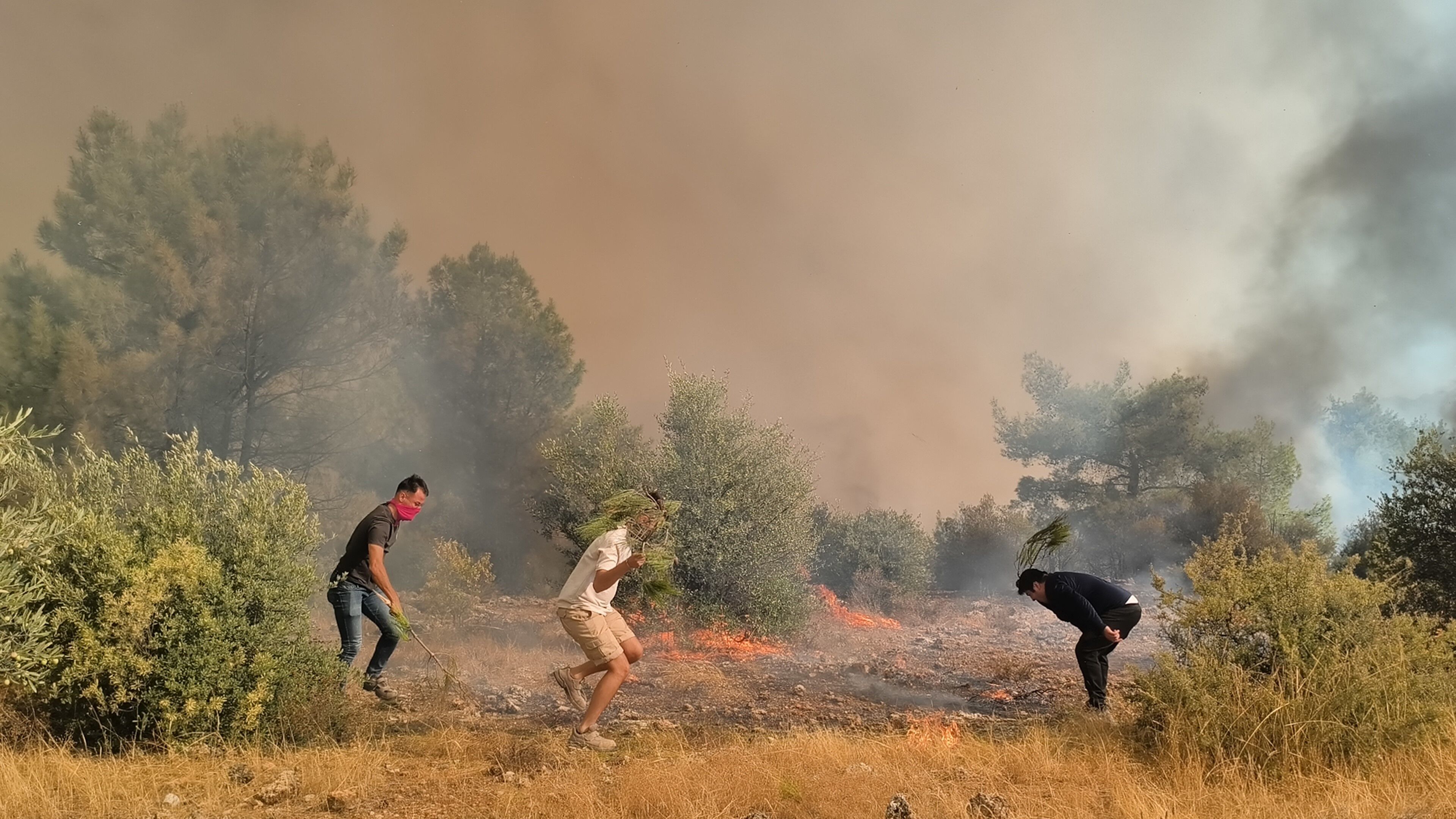 Antalya'da Yangın Büyüyor! Alevler Farklı Mahallelere Sıçrıyor (1)