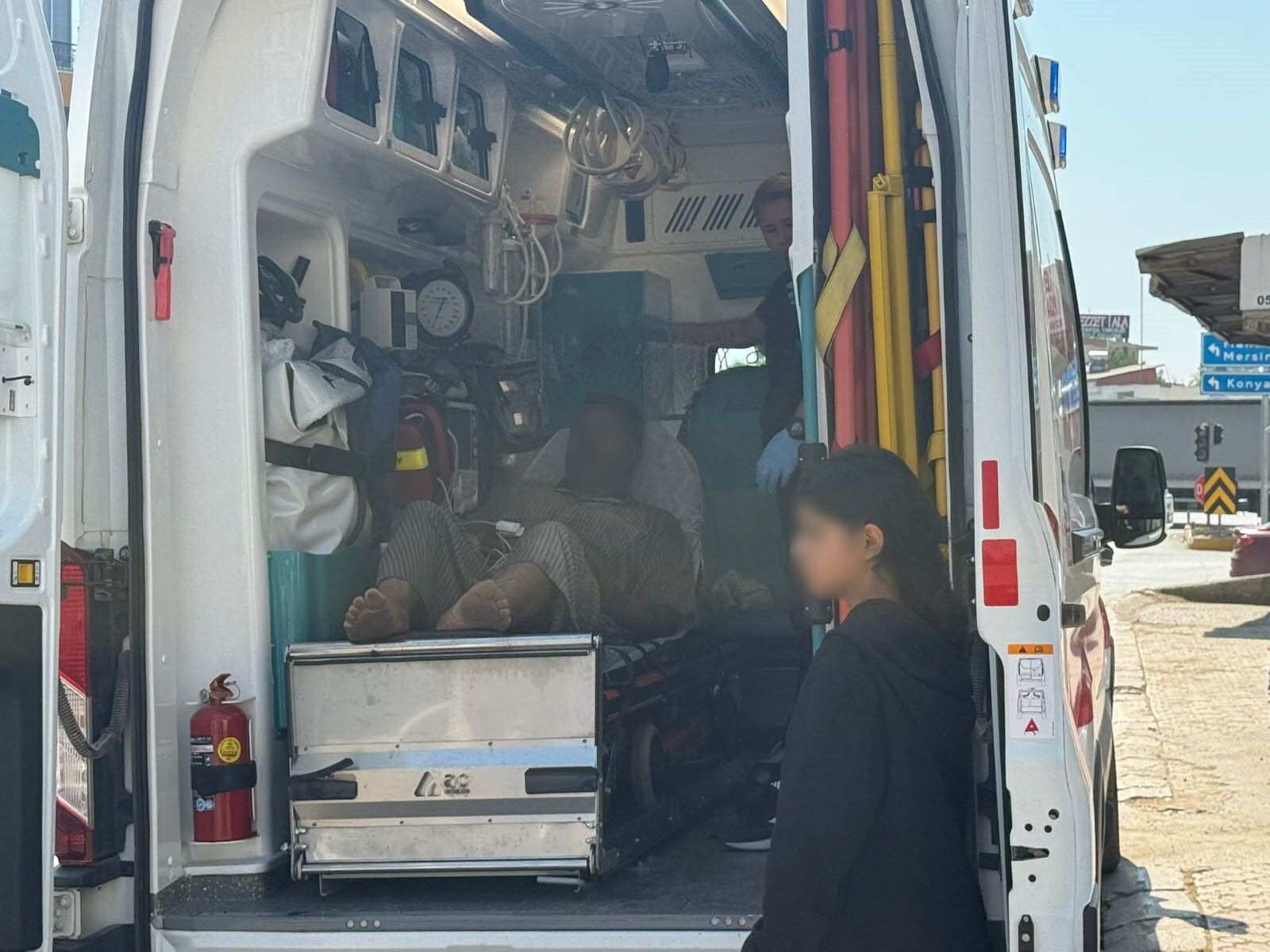 Antalya'da Yangın Çıktı! Evdeki Kişi Dumandan Etkilendi (3)