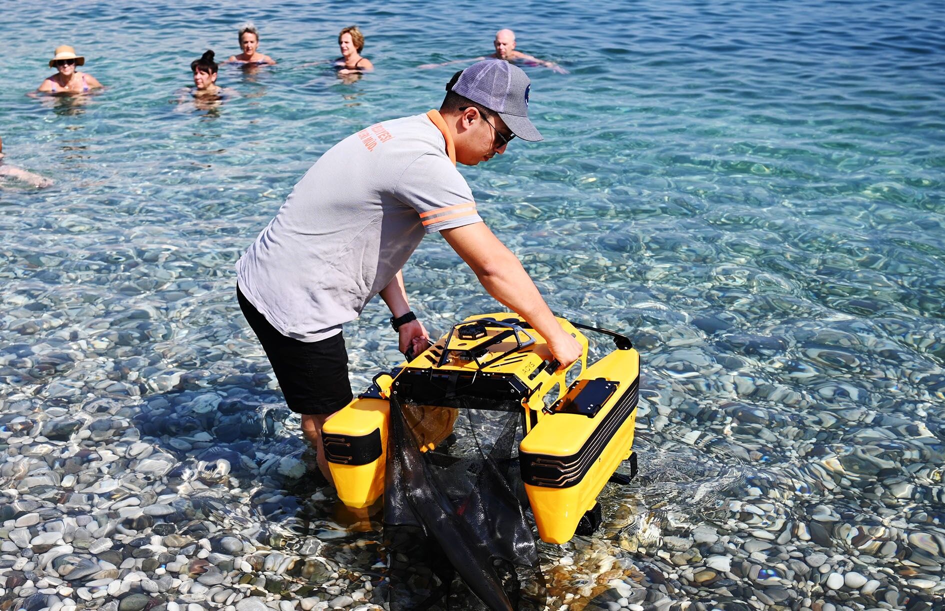 Antalya'nın Ilçesinin Koylarında Yeni Sistem! Çöp Kapar Anında Topluyor (1)