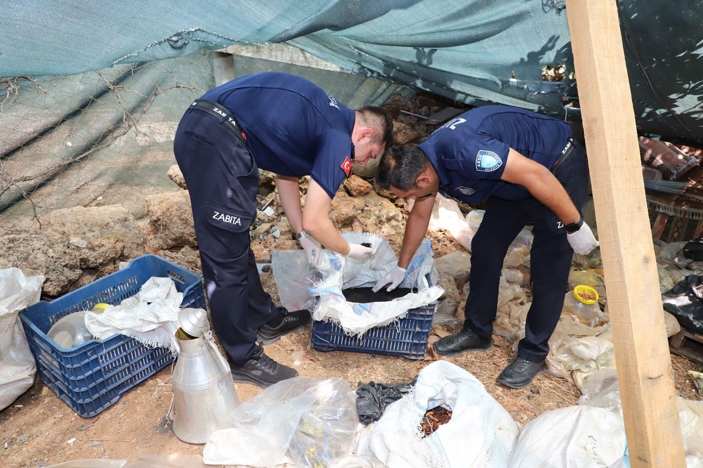 Antalya'nın O Ilçesinde 6 Işletmenin Ürününü Alanlar Hemen Çöpe Atın (6)