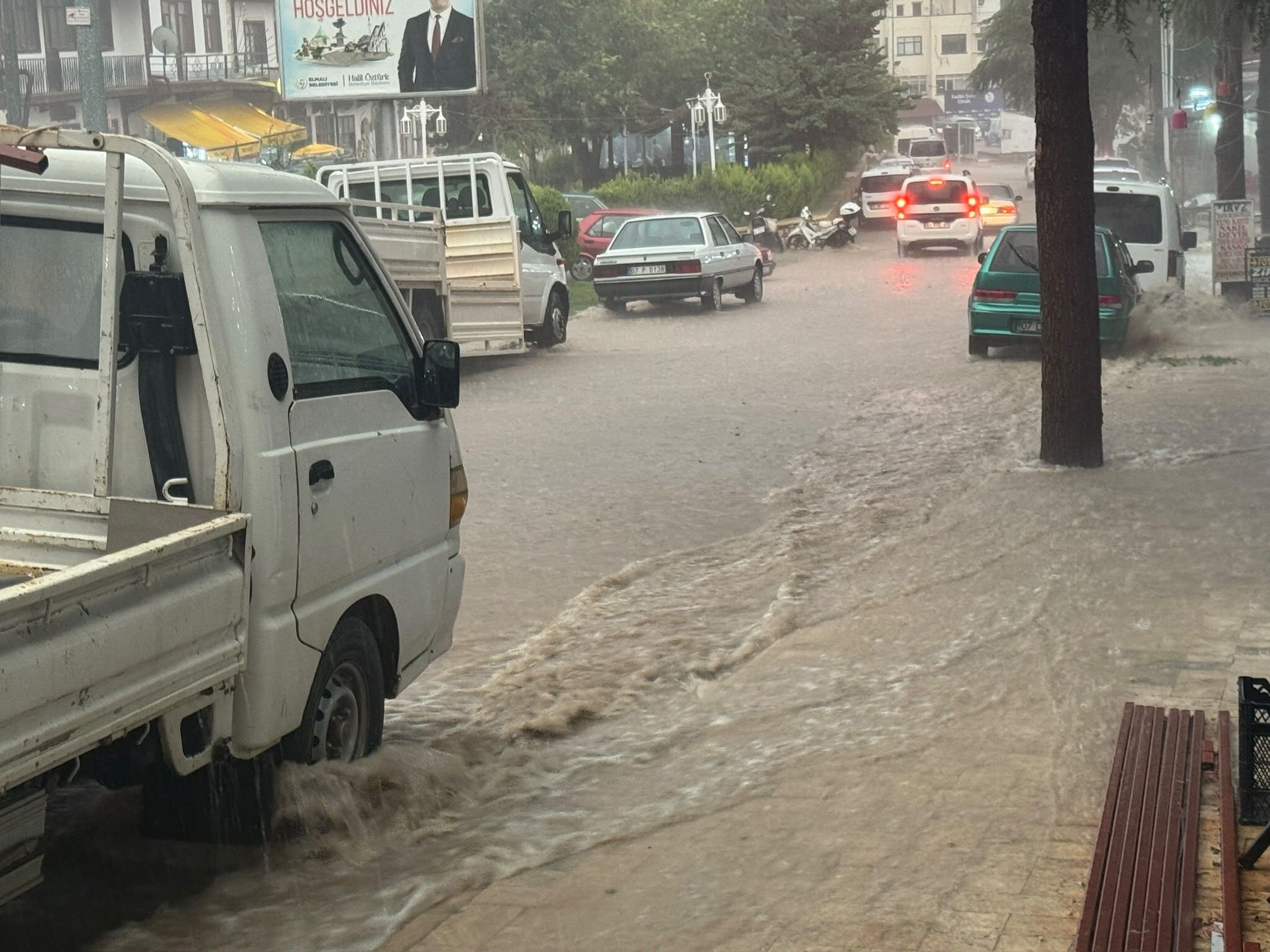 Antalya'nın O Ilçesini Sağanak Fena Vurdu (1)