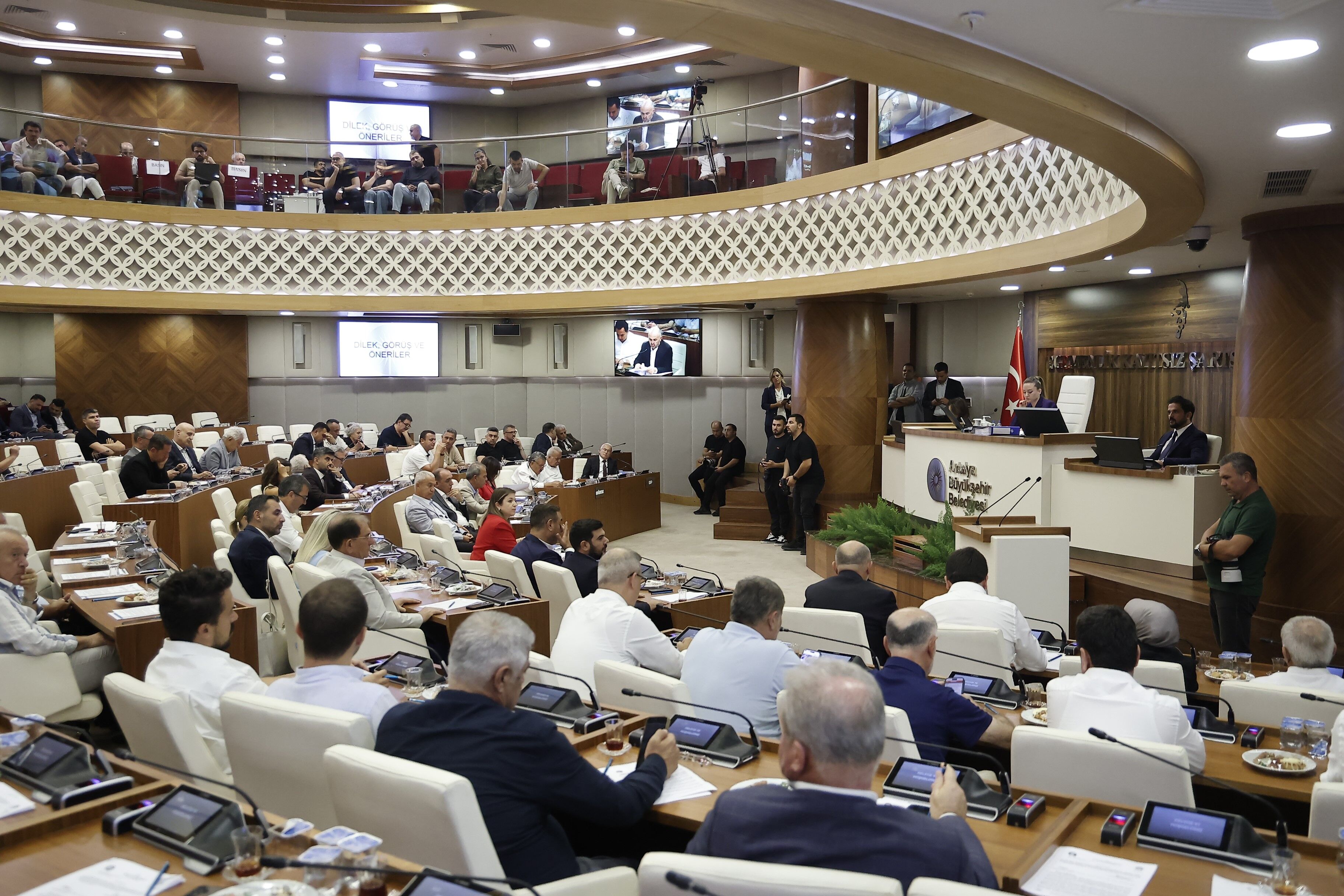 Antalya'ya raylı sistem ve 150 otobüs geliyor!