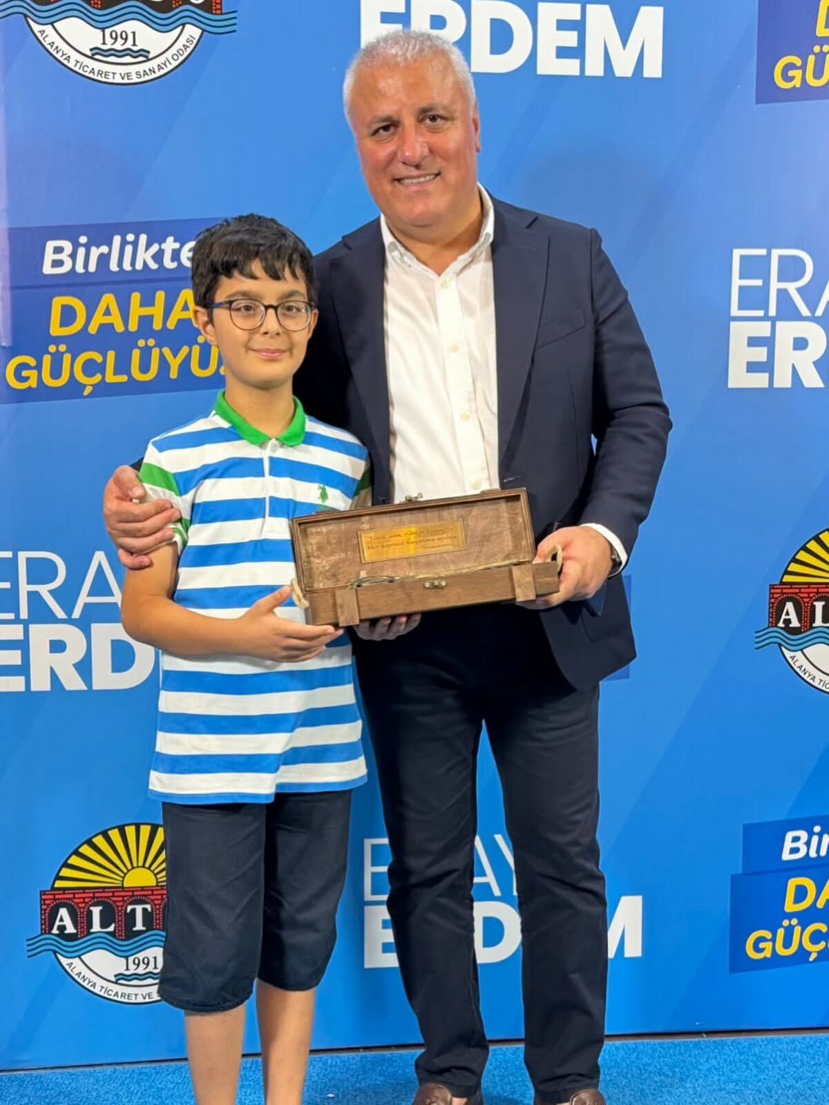 Erdem’i̇n Seçi̇m Ofi̇si̇ne Zi̇yaretçi̇ Akini Sürüyor 4