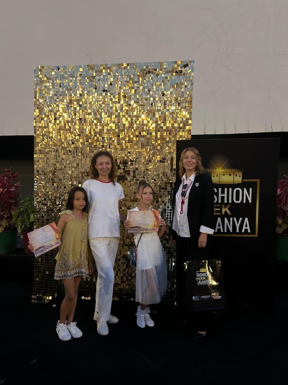 Fashi̇on Week Alanya’ya Kateri̇na Ri̇chart Yakin İmzasi 10