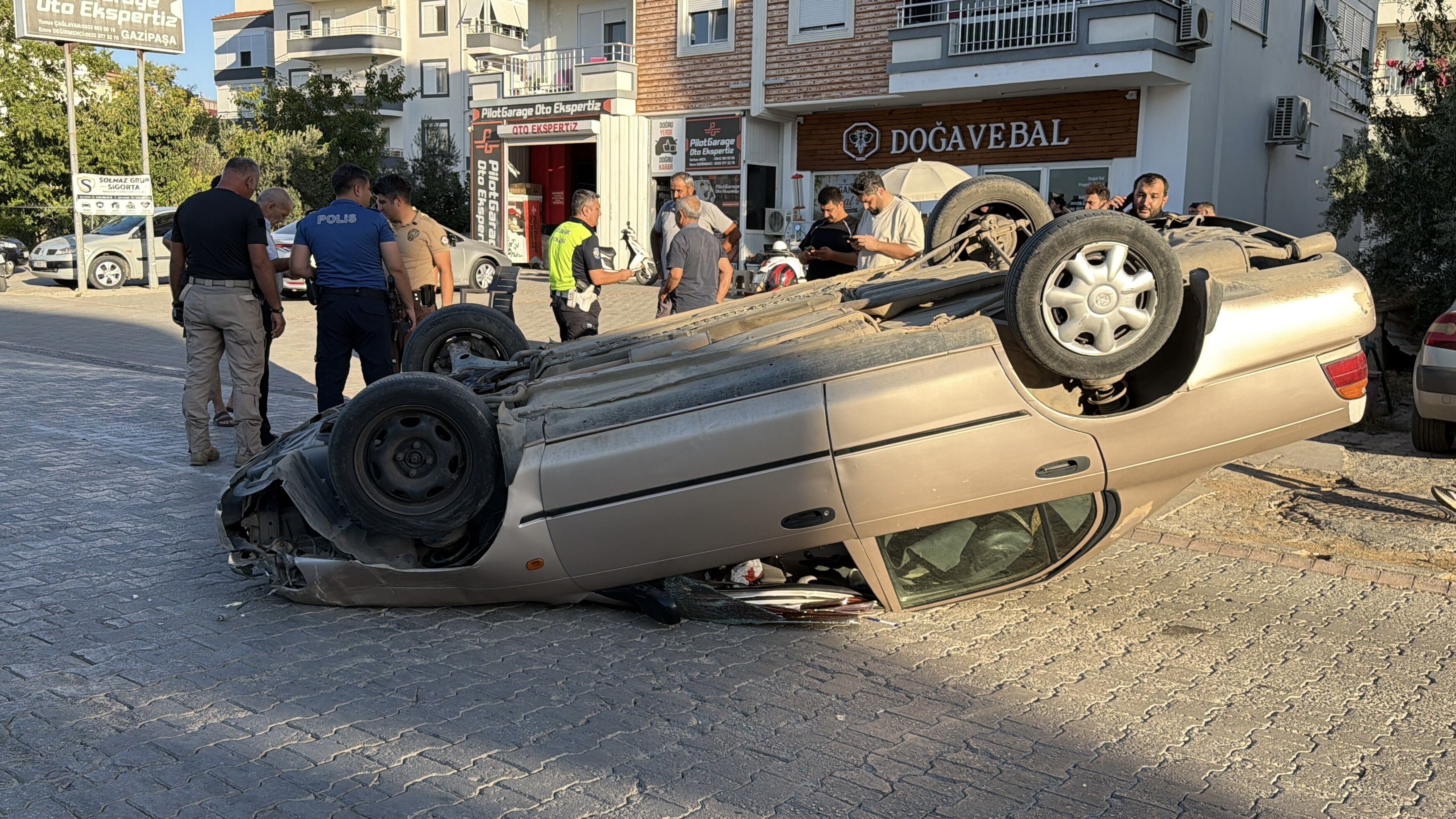 Gazipaşa’da Araç Ters Döndü (3)