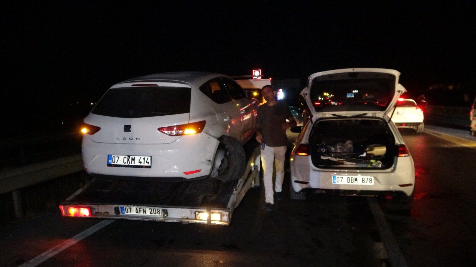 Manavgat Alanya Yolunda Köpeğe Çarptı, Zincirleme Kaza Oldu (4)