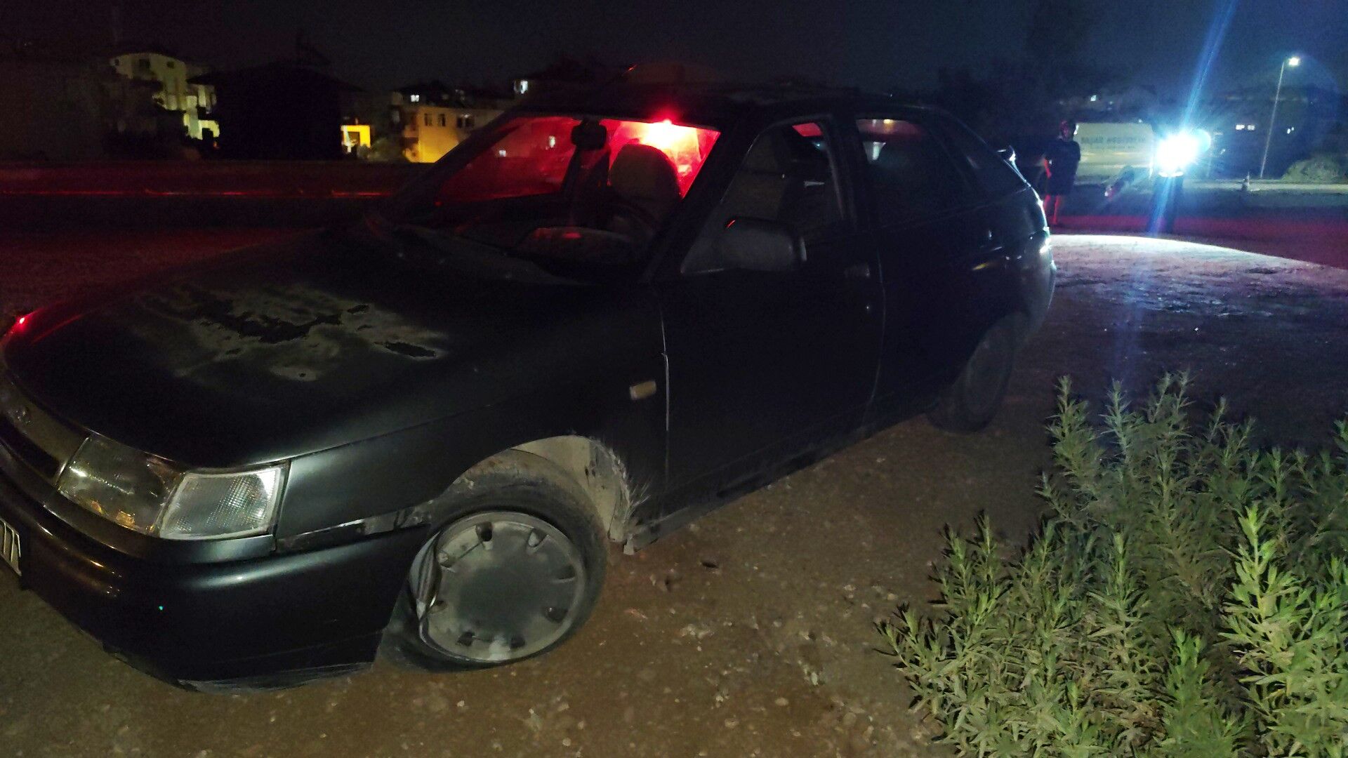 Manavgat’ta Otomobil Refüje Çarptı (2)