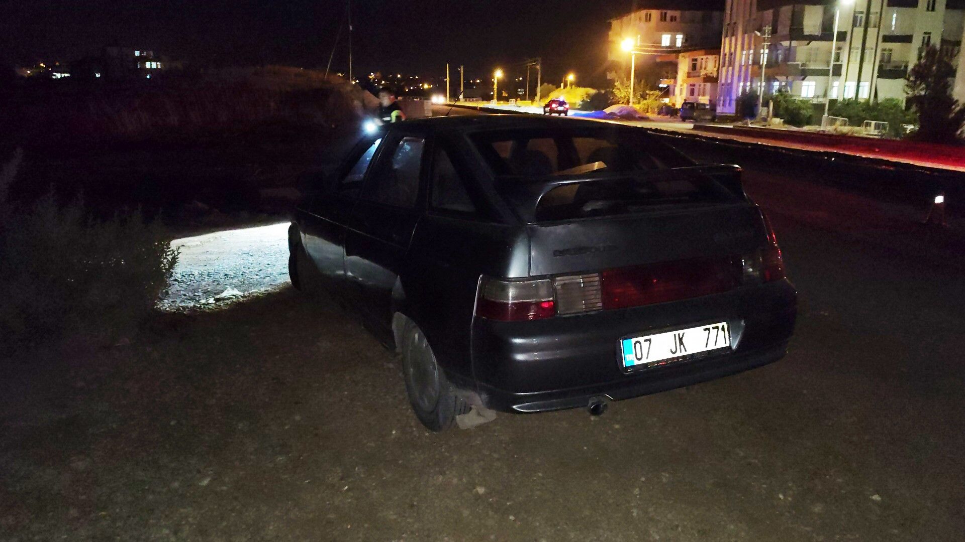 Manavgat’ta Otomobil Refüje Çarptı (3)