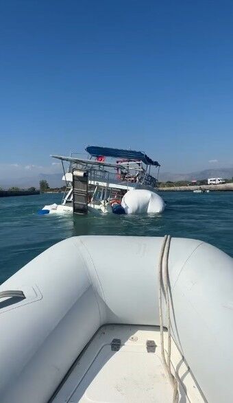 Manavgat'ta Tur Teknesi Batmaya Başladı! O Anlar Kamerada (3)