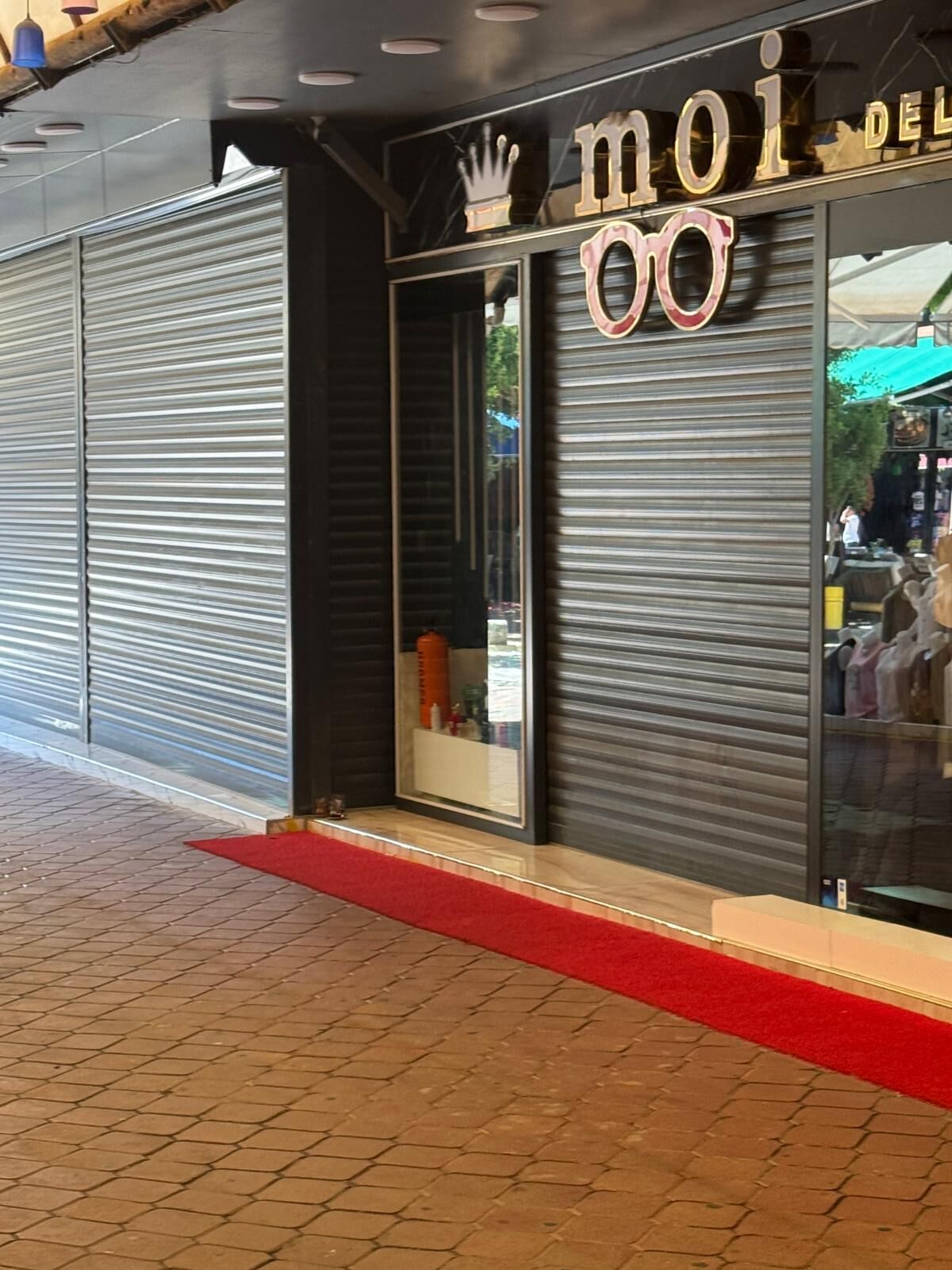 Merkezde Sabahtan Beri Elektrik Yok! Alanya'da Esnaf Kepenk Açamadı (2)