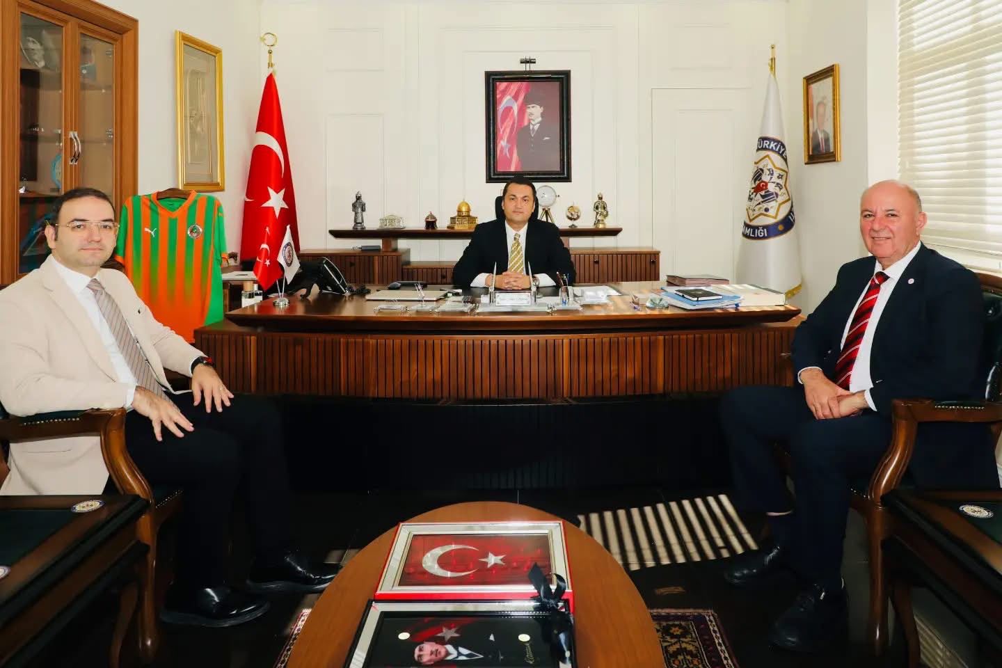 Yeni Parti’den ilk ziyaret Kaymakam Öztürk’e