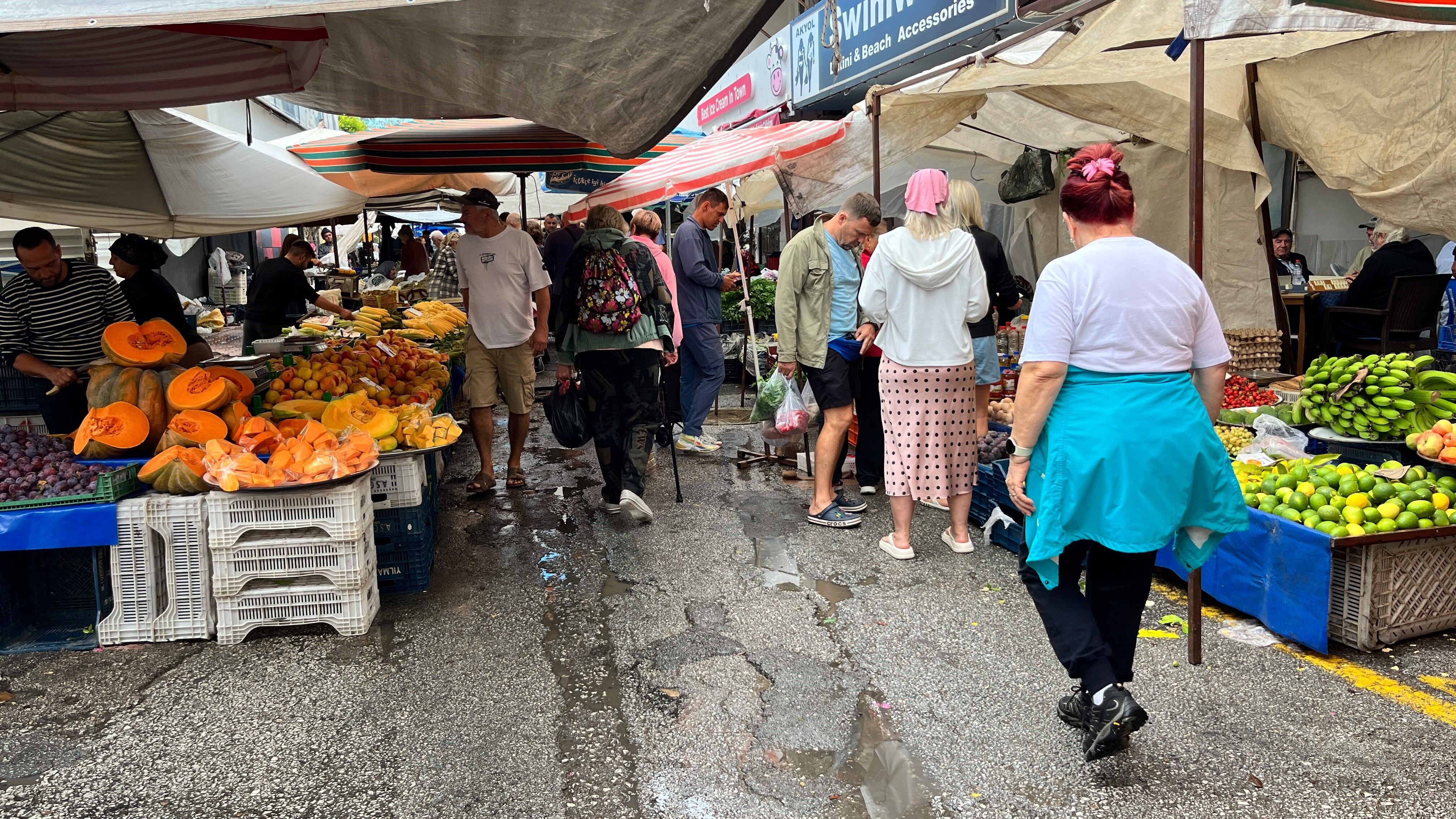 Alanya’da Pazar Yeri Göle Döndü Esnaf Isyan Etti (1)