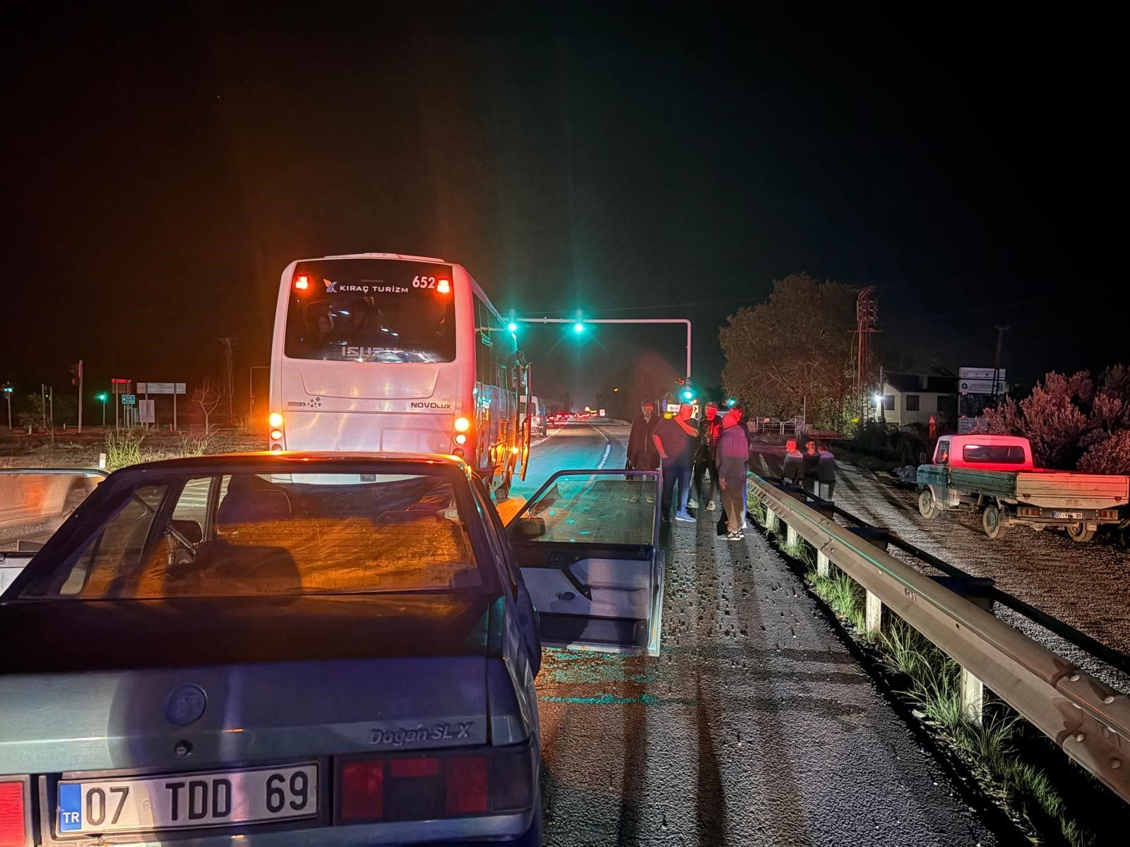 Antalya Manavgat Yolunda Işıkta Bekleyen Otobüse Çarptı! Durumu Ağır (3)