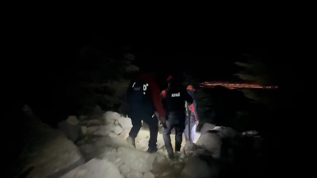 Antalya'da 14 Saat Sürdü! Zirvede Mahsur Kaldılar (3)