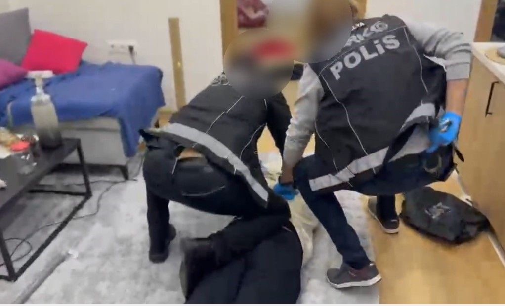 Antalya'da Adım Adım Izlediler Uyuşturucu Operasyonu Kamerada (1)