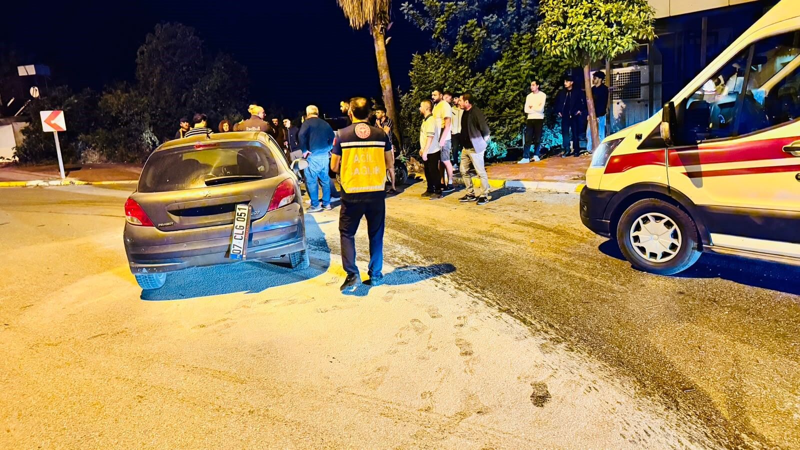 Antalya'da Kazanın Ardından Araçtan Duman Yükseldi (2)