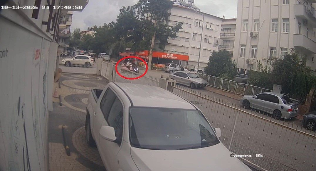 Antalya'da Kazayı 3 Saniye Ile Atlattı (1)