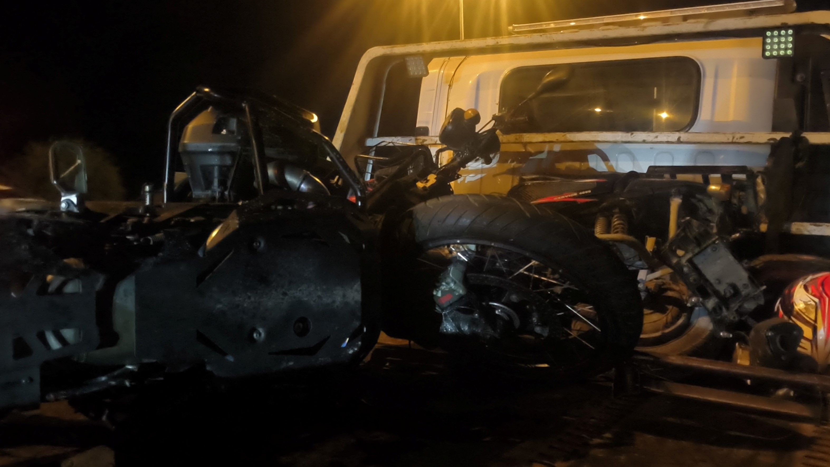 Antalya'da Kendisini Sıkıştıran Otomobilden Kaçtı, Kaza Yaptı (3)