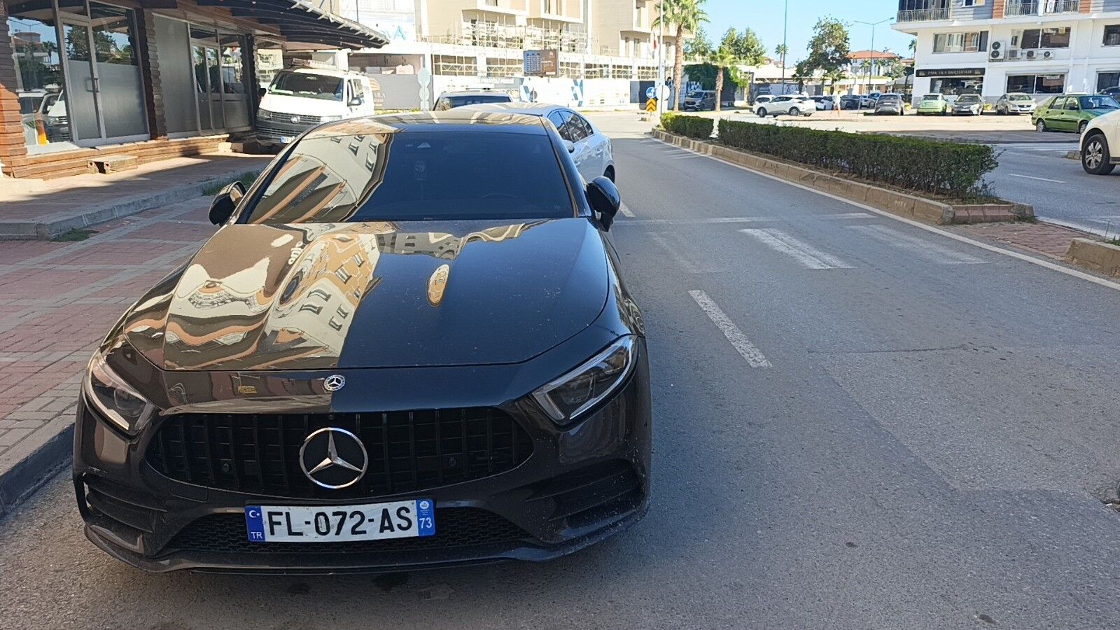Antalya'da Lüks Otomobil Yediemine Çekildi (2)