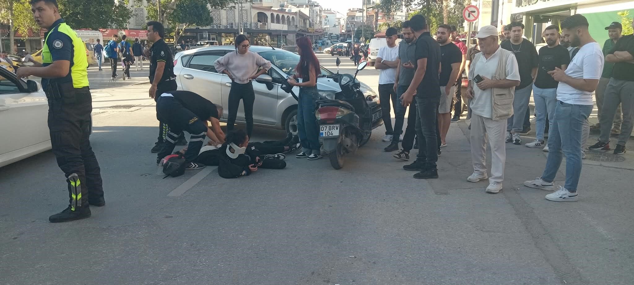 Antalya’da Motosiklet Kazası 2 Yaralı (1)