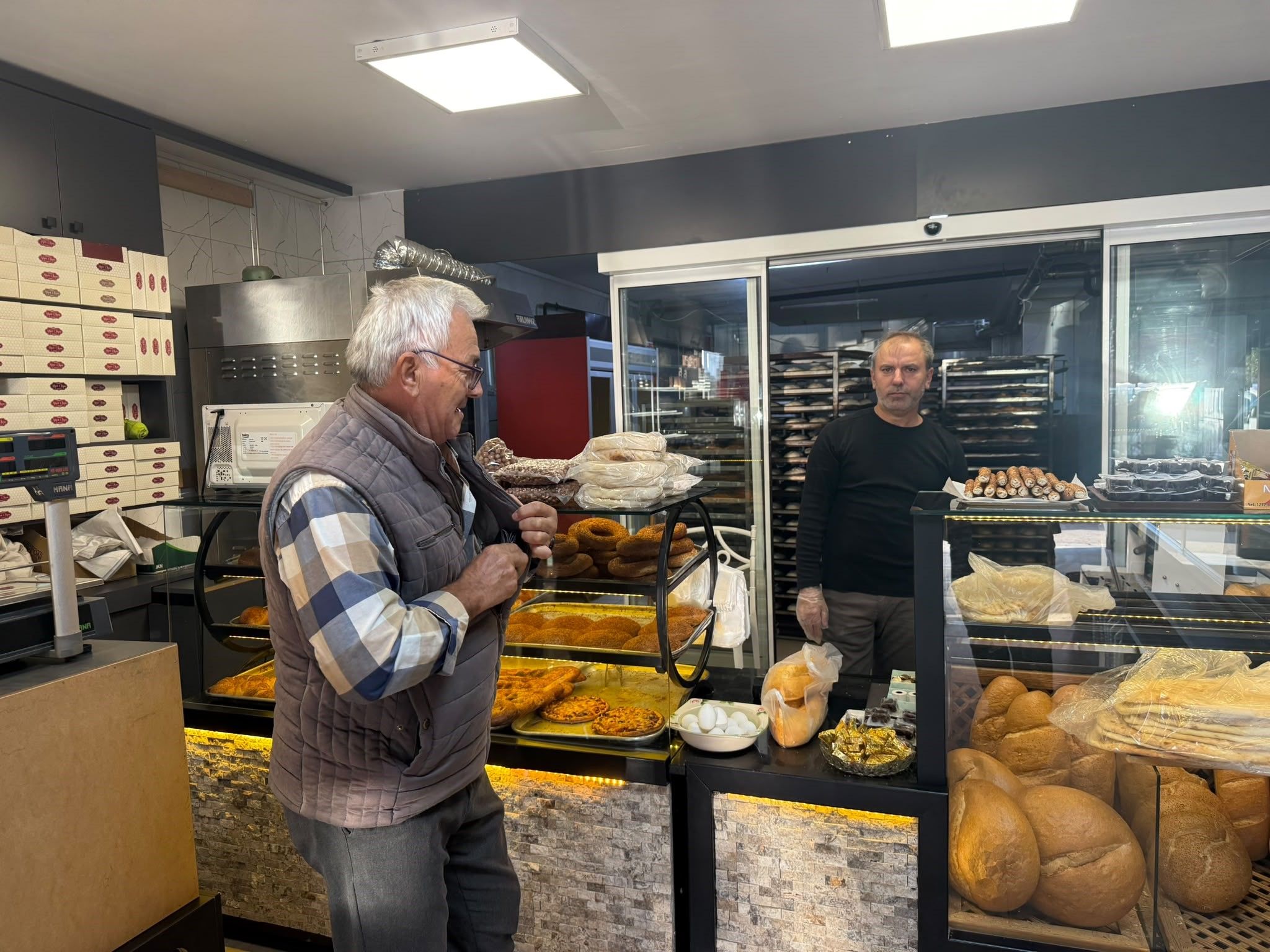 Antalya'da O Fırın Ekmeği 10 Tl'ye Düşürdü! (1)