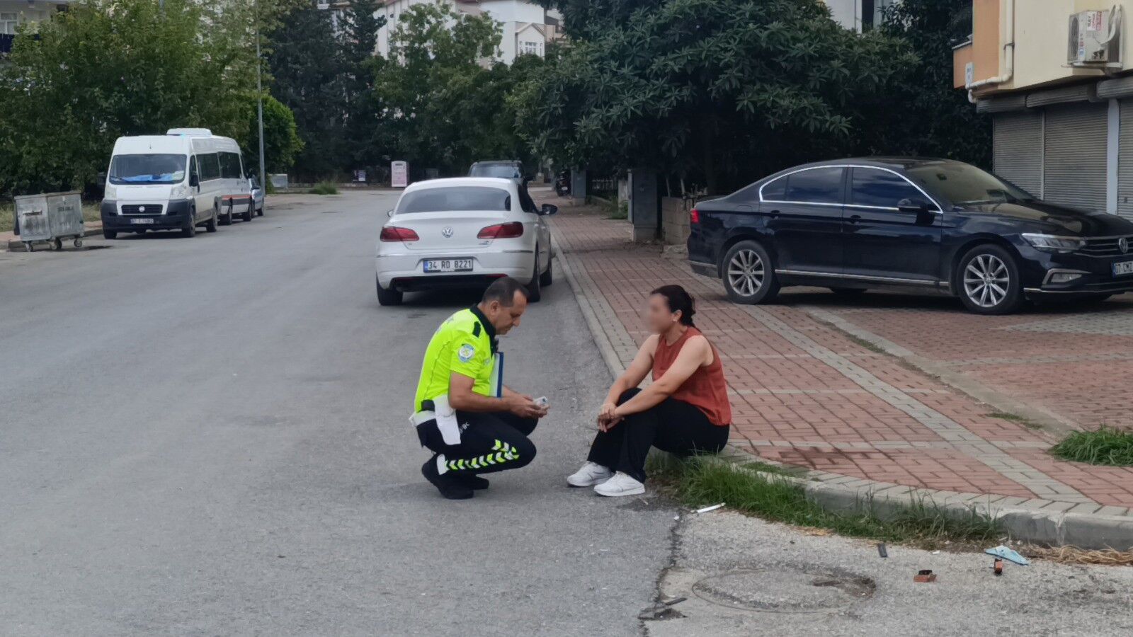 Antalya'da Otomobil Sürücüsü Gözyaşlarına Boğuldu (3)