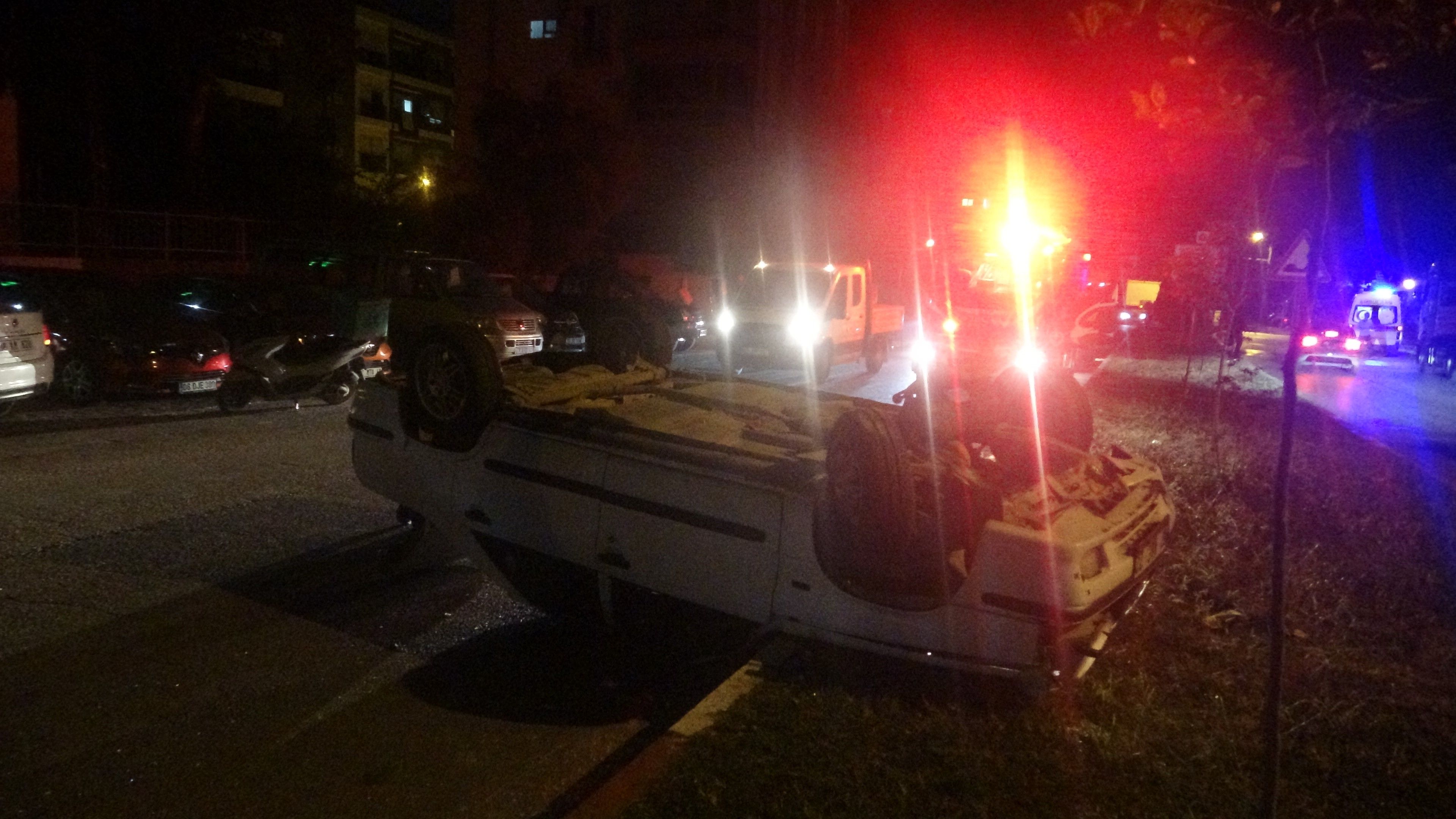 Antalya’da Otomobil Takla Attı Yaralı Var (2)