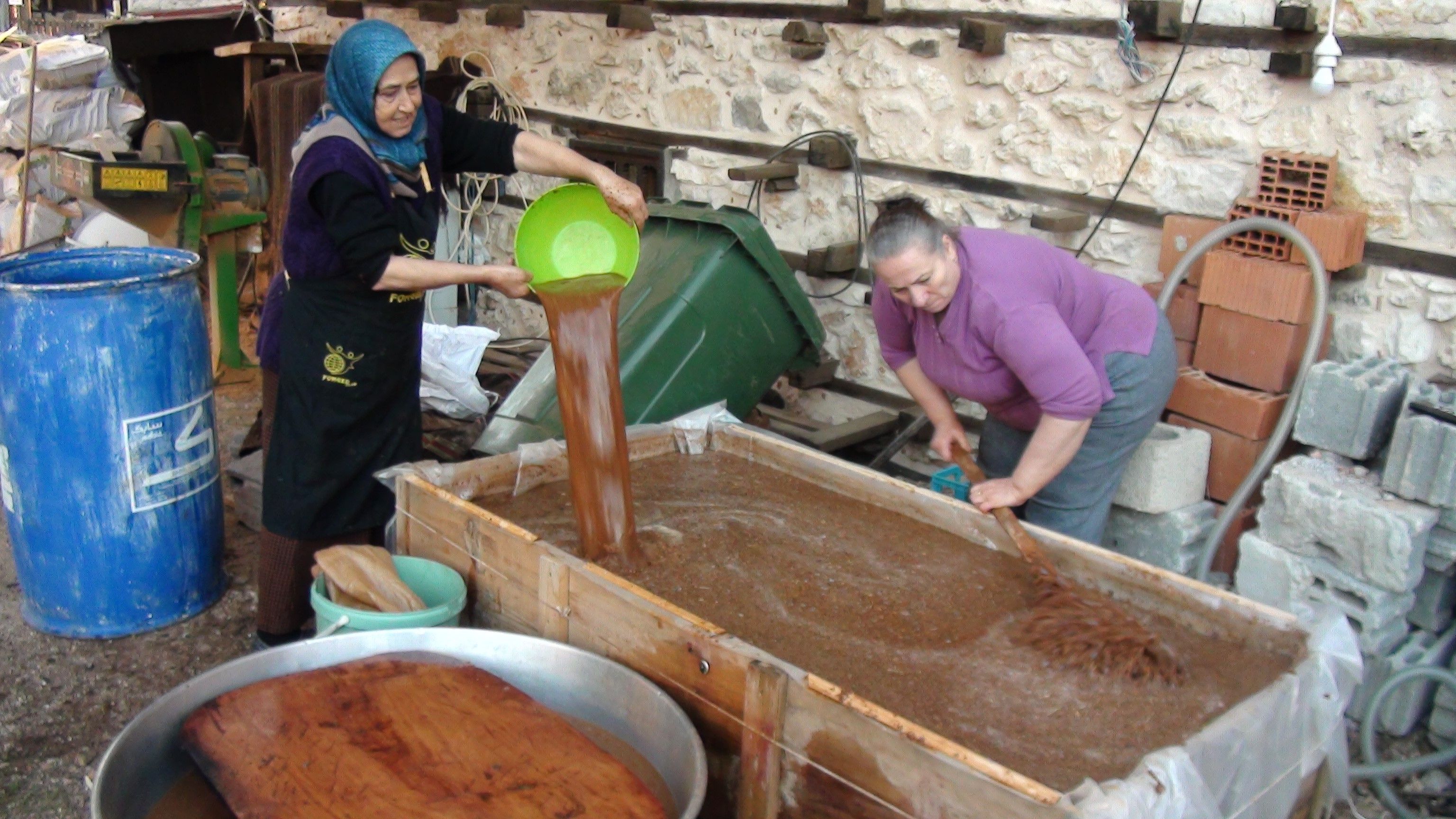 Antalya'da Pekmez Mesaisi Başladı! Andız Pekmezinin Kilo Fiyatı Belli Oldu (5)
