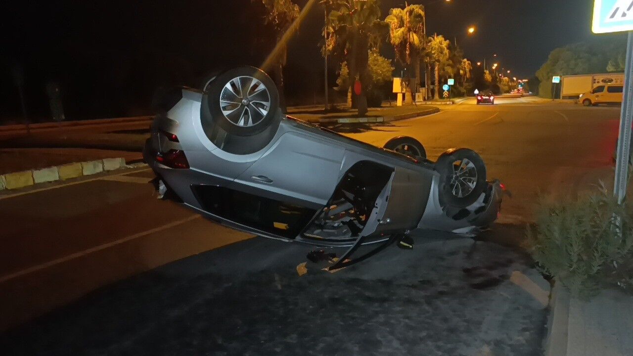 Antalya'da Takla Atan Otomobilden 262 Promil Alkollü Çıktı (1)