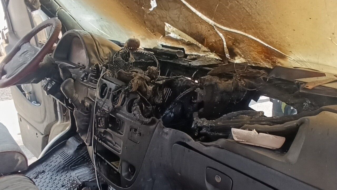 Antalya'da Yanan Araçta Türk Bayrağı Hassasiyeti (2)
